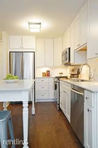 Main picture of Lincoln Park Tower Condominium