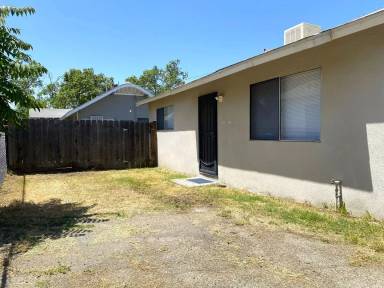 Main picture of 945 W 22nd St