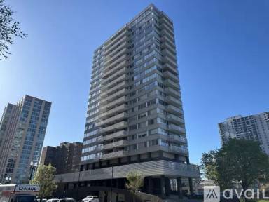 Main picture of 5601 N Sheridan Rd