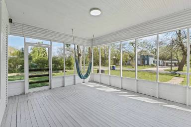Main picture of 1111 Park Dr