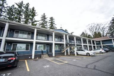 Main picture of 3560 SW Vista Dr