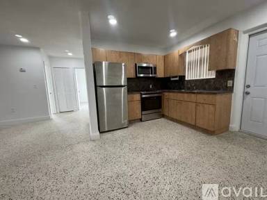 Main picture of 2477 SW 16th St