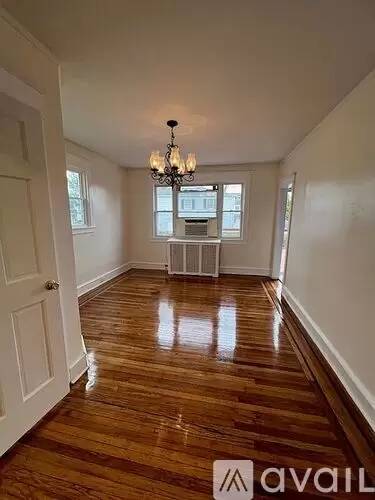 Main picture of 7049 Greenwood Ave