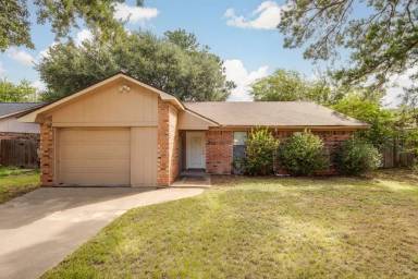 Main picture of 3211 Heatherwood Dr