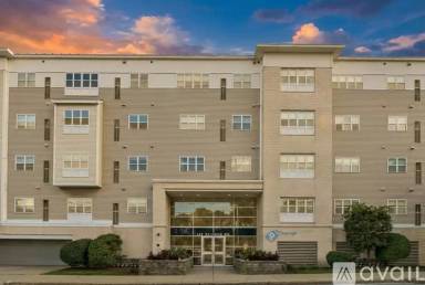 Main picture of 140 Railroad Ave
