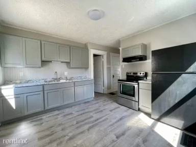 Main picture of 449 1/2 W Main St