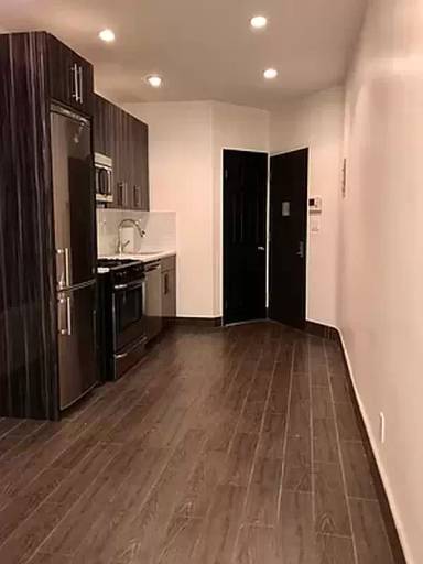 Main picture of 169 Mott St