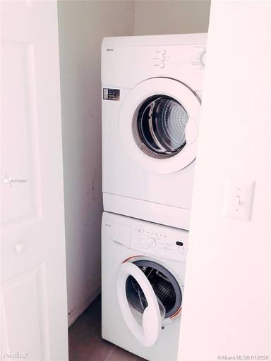 Main picture of 425 NE 30th St