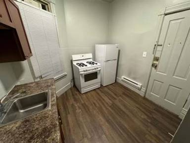 Main picture of 116 Center St