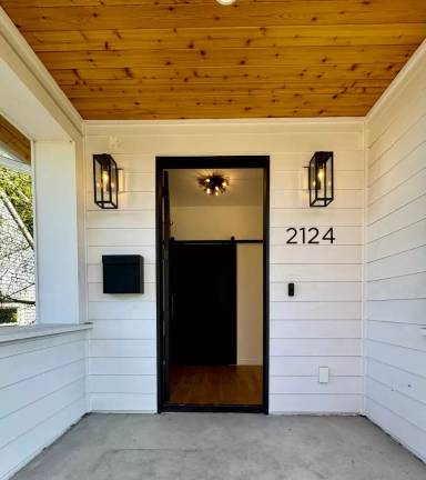 Main picture of 2124 3rd Ave W
