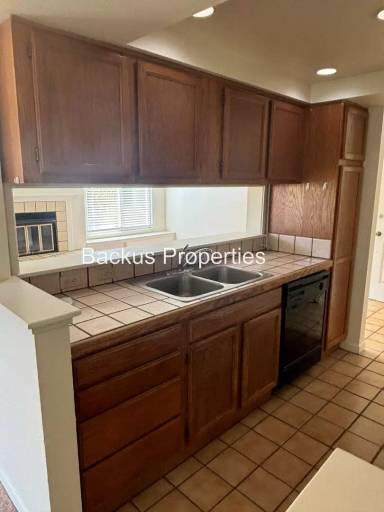 Main picture of 2446 N Main St