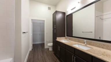 Main picture of Flora