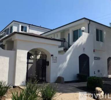 Main picture of 4433 W 120th St