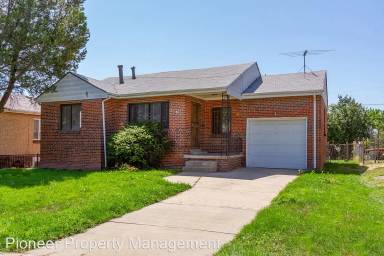 Main picture of 2615 N Milwaukee St