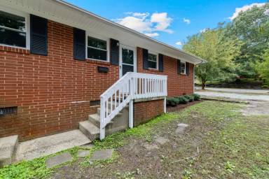 Main picture of 1518 N Roxboro St