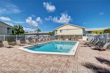 Main picture of 4625 Bayshore Dr