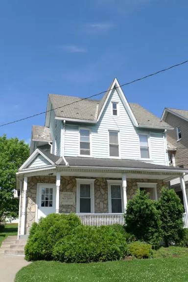 Main picture of 162 S Whitfield St