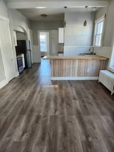 Main picture of 70 2nd St