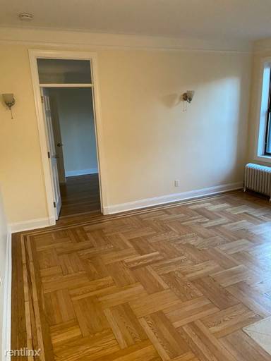 Main picture of 201 W 11th St