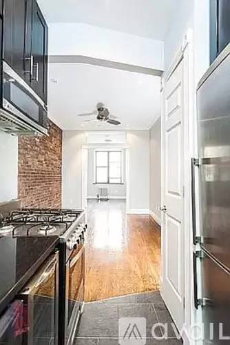 Main picture of 382 E 10th St