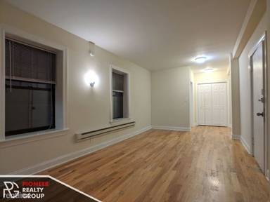 Main picture of 1347 N Dearborn St
