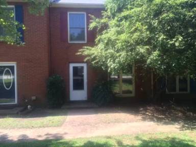 Main picture of 698 Redland Dr