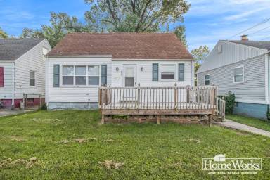 Main picture of 838 S Gladstone Ave