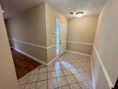 Main picture of 4000 River Rock Way