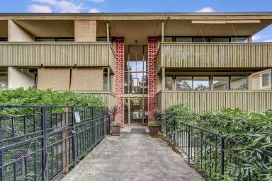 Main picture of 1616 41st Ave E