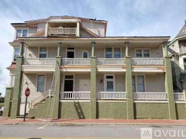 Main picture of 818 Dinwiddie St