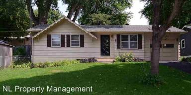 Main picture of 3413 S 109th Cir