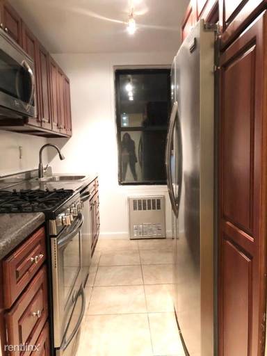 Main picture of 948 E 19th St