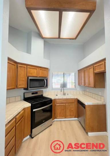 Main picture of 6321 Regina Way