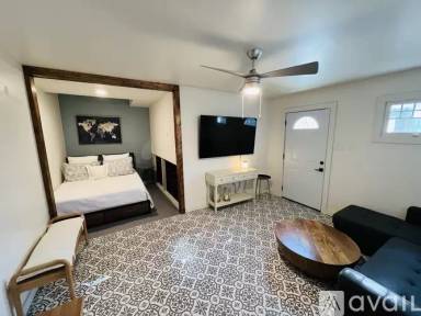 Main picture of 2113 Fairmount Ave