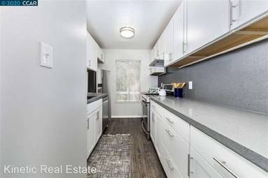 Main picture of 2500 Laguna Cir