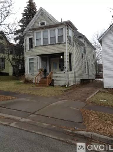 Main picture of 106 S 19th Ave E