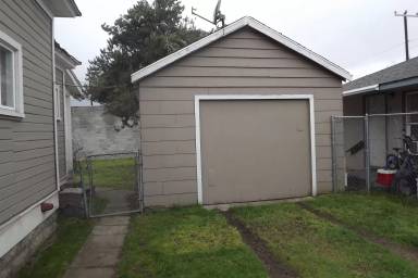 Main picture of 409 SW 8th St