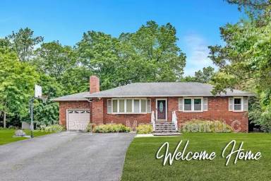 Main picture of 16 Meadowbrook Ln