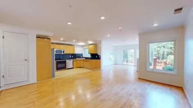 Main picture of 548 Duncan St