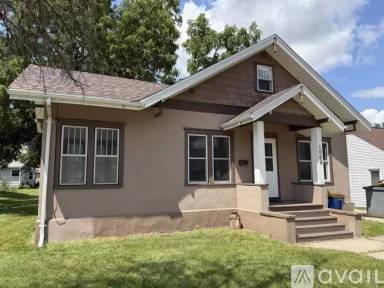 Main picture of 1064 S Oak Ave