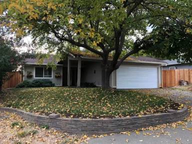 Main picture of 8009 Peppertree Way