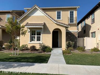 Main picture of 3421 N Oxnard Blvd