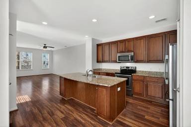 Main picture of 1458 Roustabout Way