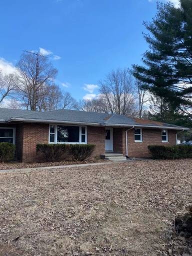 Main picture of 4 Lansing Dr