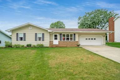 Main picture of 909 Westlawn Ave