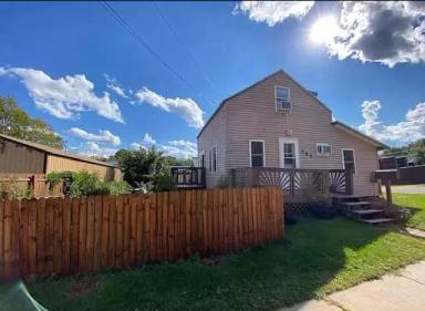 Main picture of 197 W Hampton St