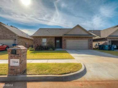 Main picture of 7232 NW 145th St