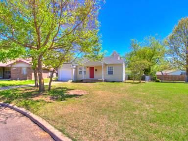 Main picture of 122 W Marshall Dr