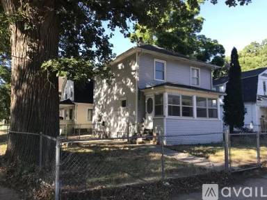 Main picture of 1128 Eureka St