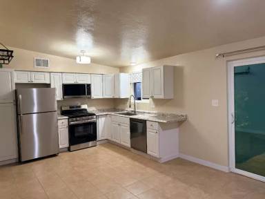 Main picture of 755 E Holaway Dr